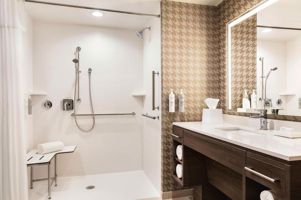 Home2 Suites By Hilton Milwaukee West 웨스트 앨리스 외부 사진